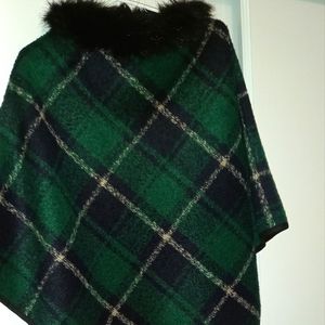 One size woman's checked poncho